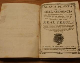 El Decreto de Nueva Planta acabó con siglos de constitucionalismo catalán. el Principado perdió sus libertades como castigo por su rebeldía. Contrariamente, Navarra y el País Vasco las conservaron por haber estado junto los borbone